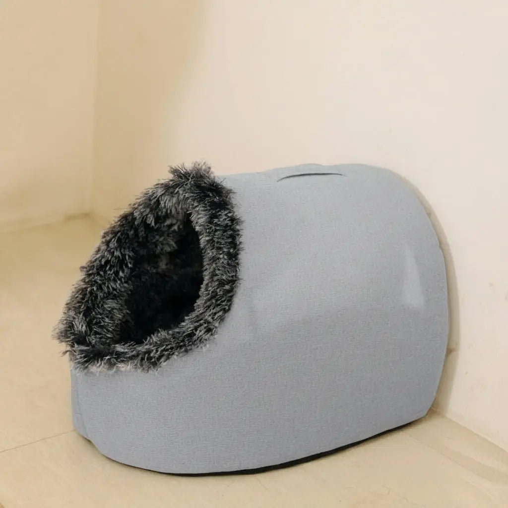 Alpine Retreat - Portable Plush Pet Bed for Cats & Small Dogs